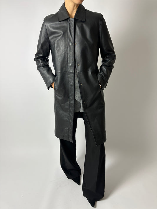Long minimalist leather coat | Black
