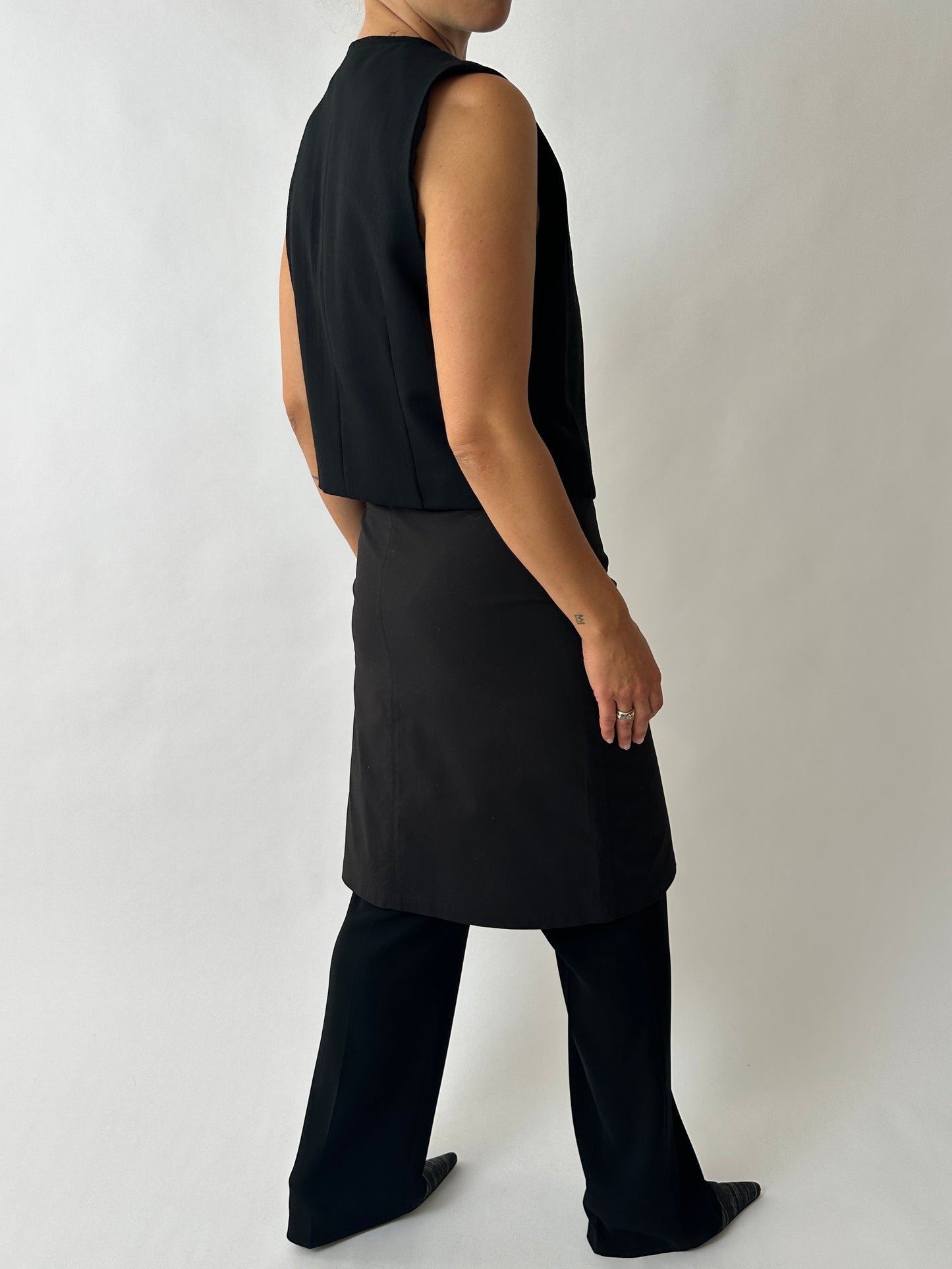 Zip sleeveless vest | Black