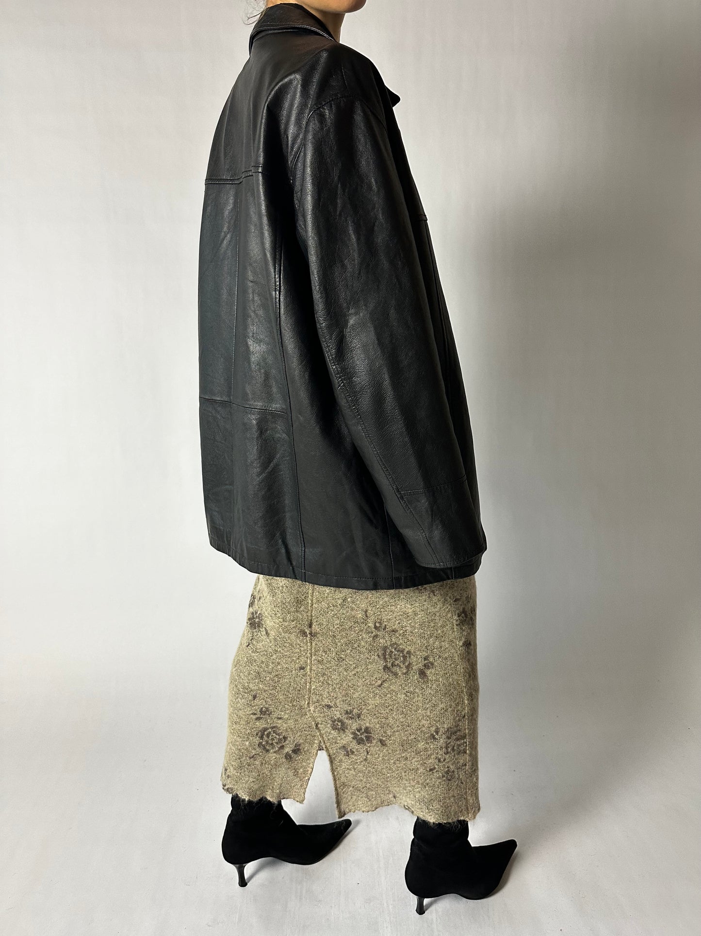 Leather minimalist coat | Black