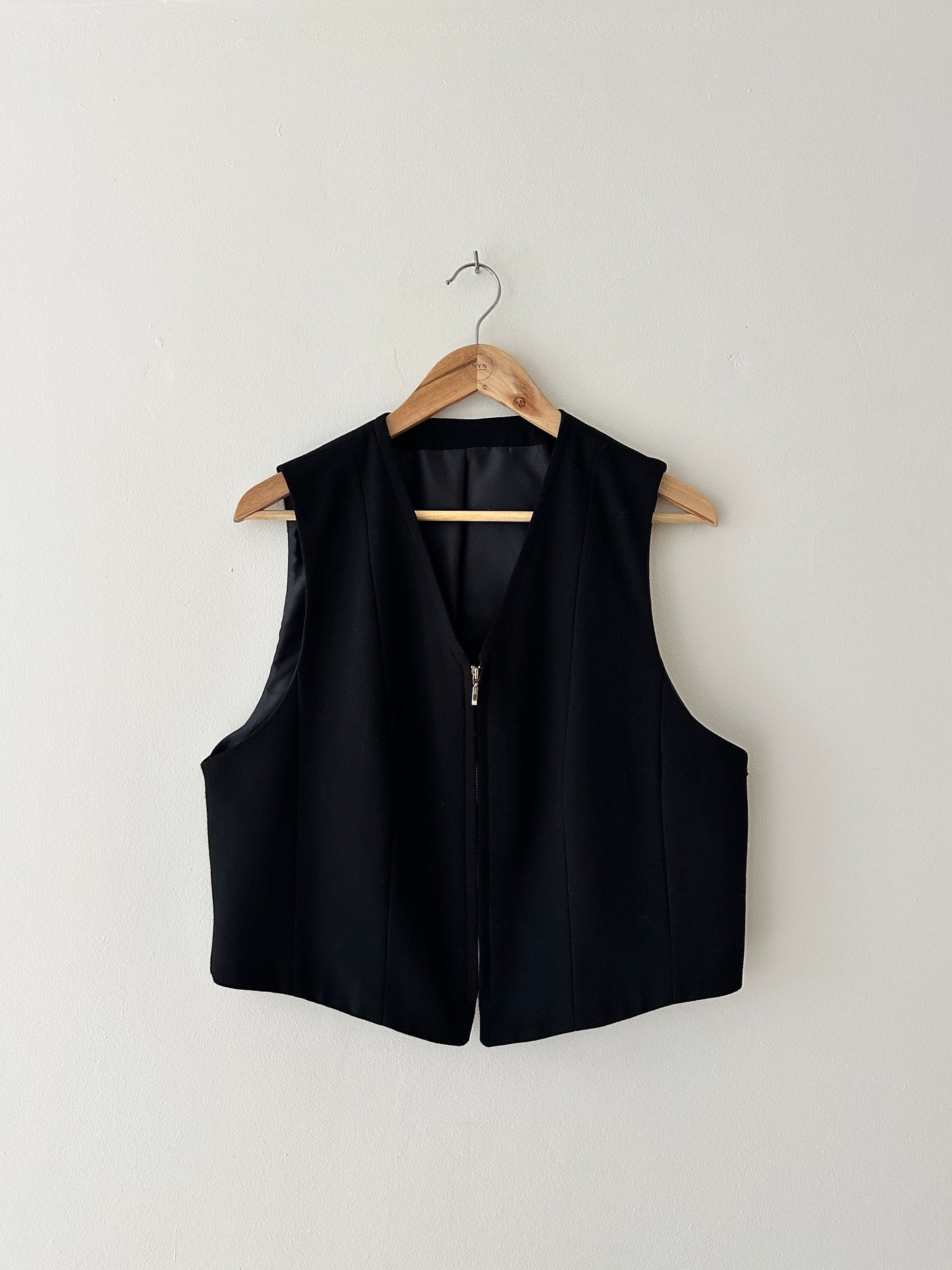 Zip sleeveless vest | Black