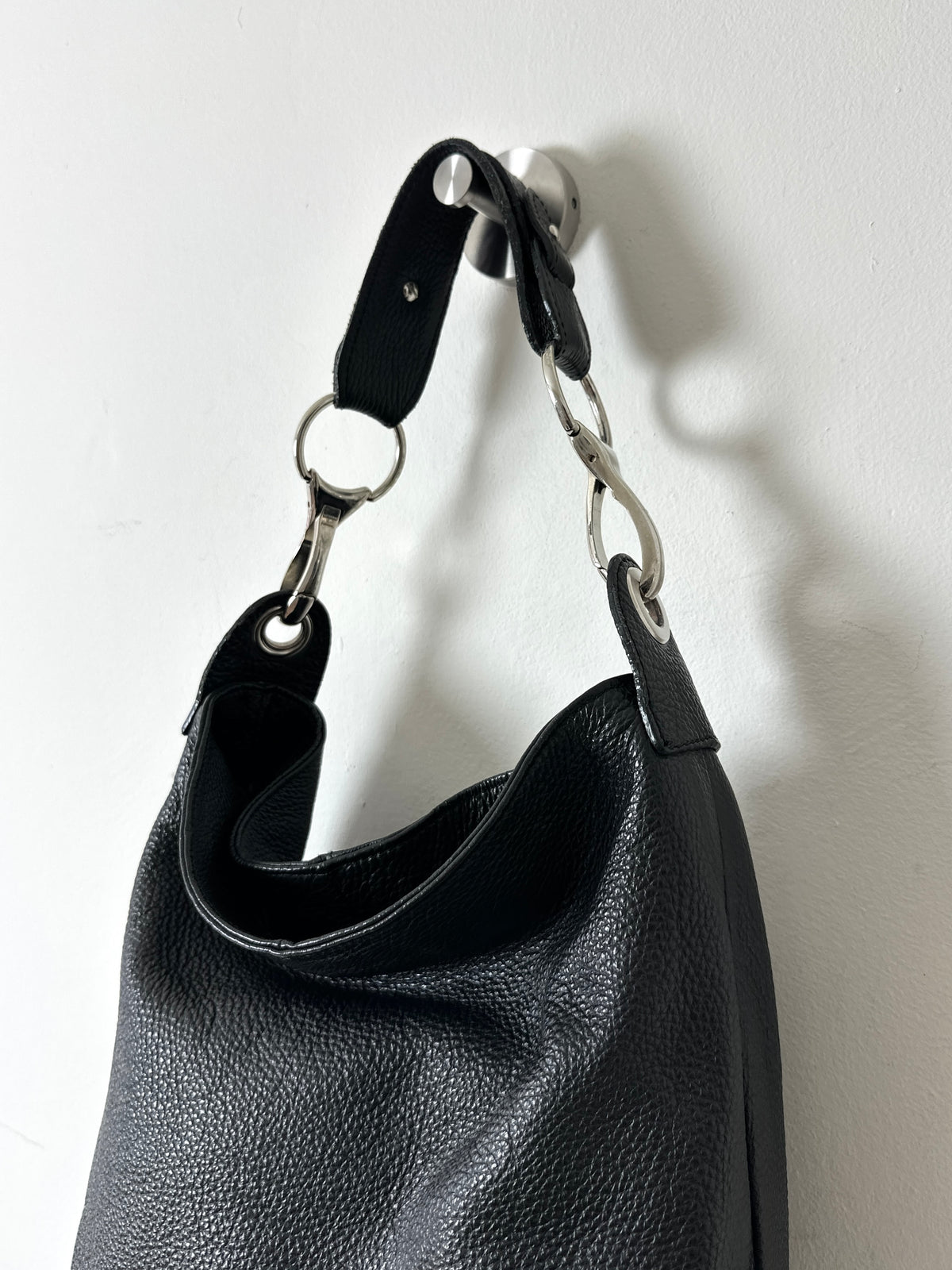 Leather shoulder bag | Black