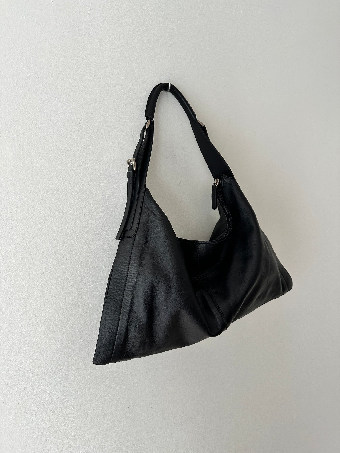Leather shoulder bag | Black