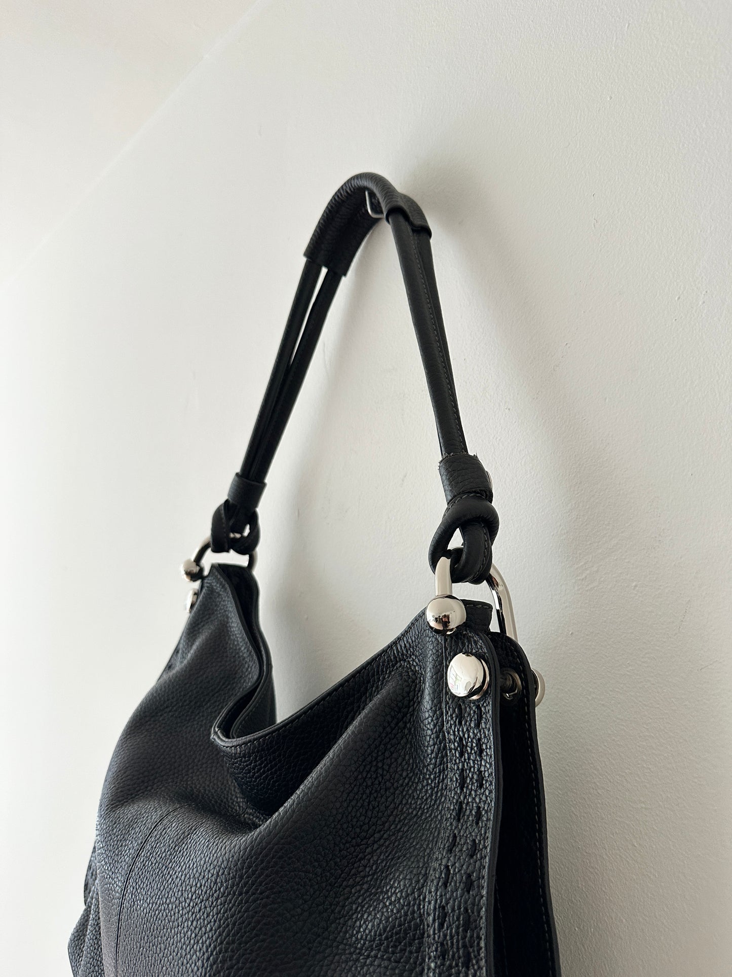 Leather shoulder bag | Black