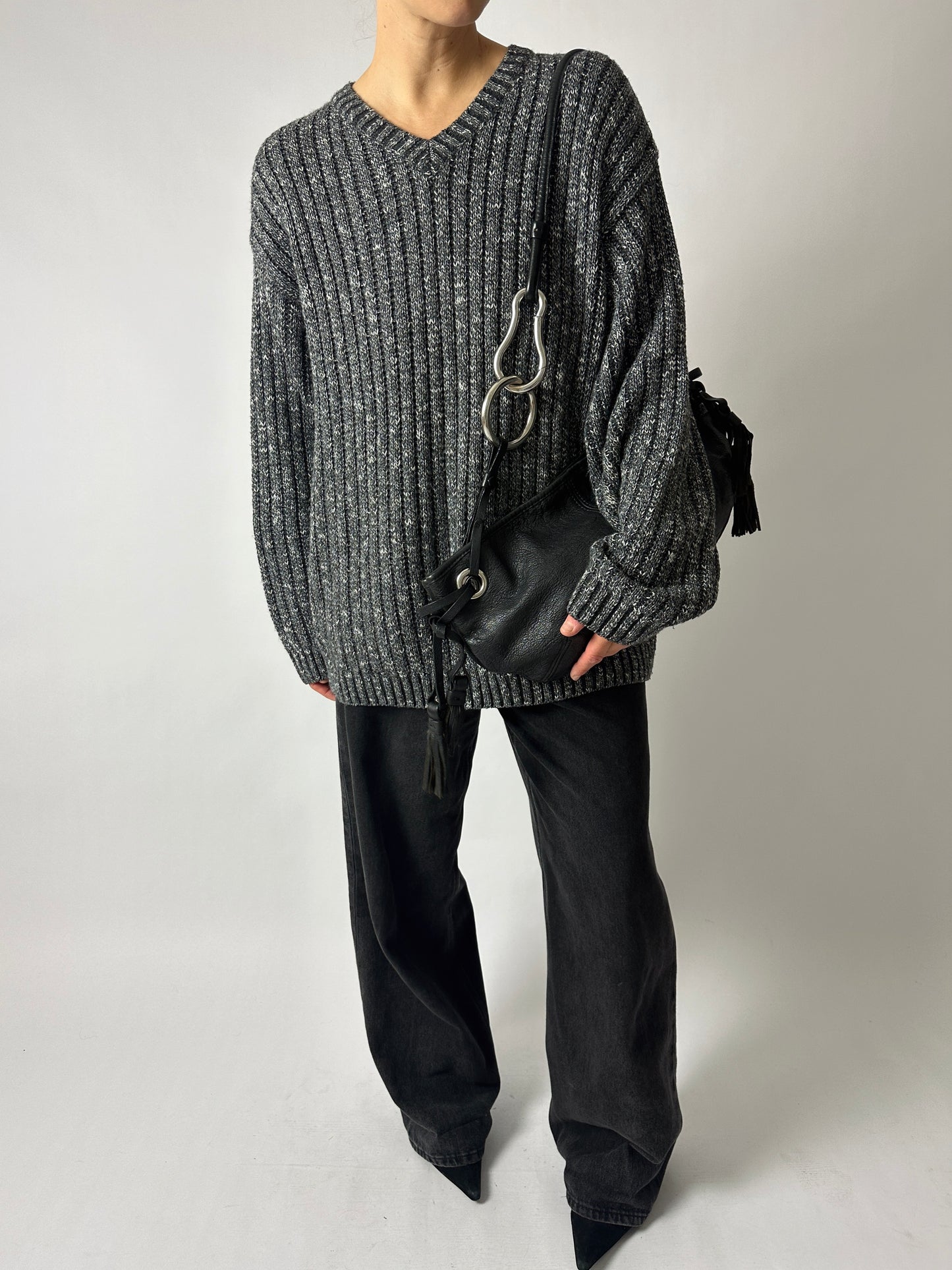 Chucky v-neck sweater | Black / white