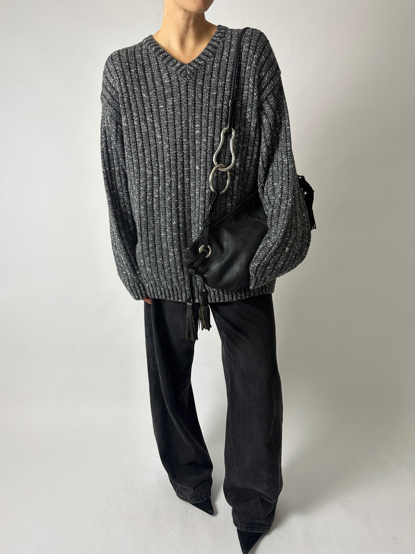 Chucky v-neck sweater | Black / white