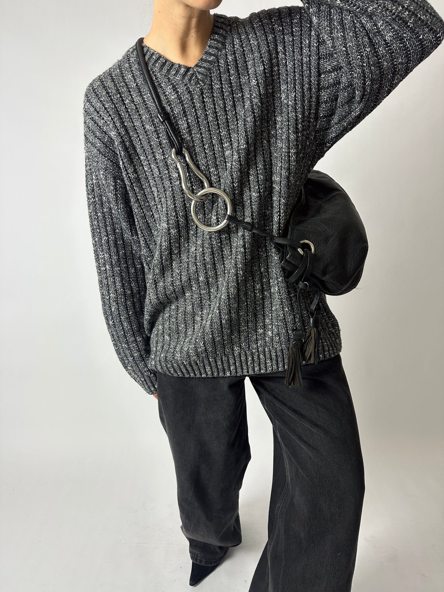 Chucky v-neck sweater | Black / white