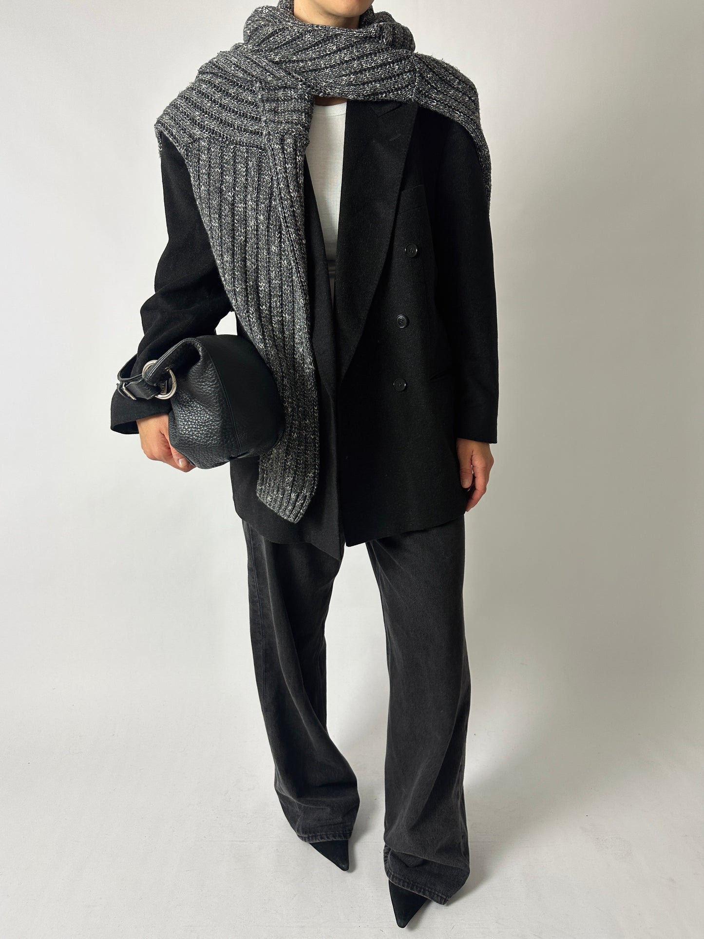 Chucky v-neck sweater | Black / white