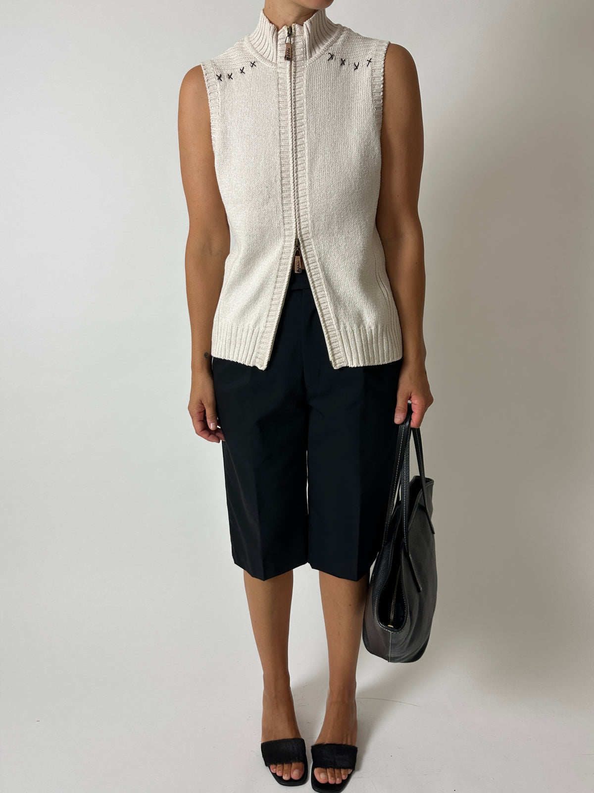 Zip-up sleeveless vest | Soft ecru