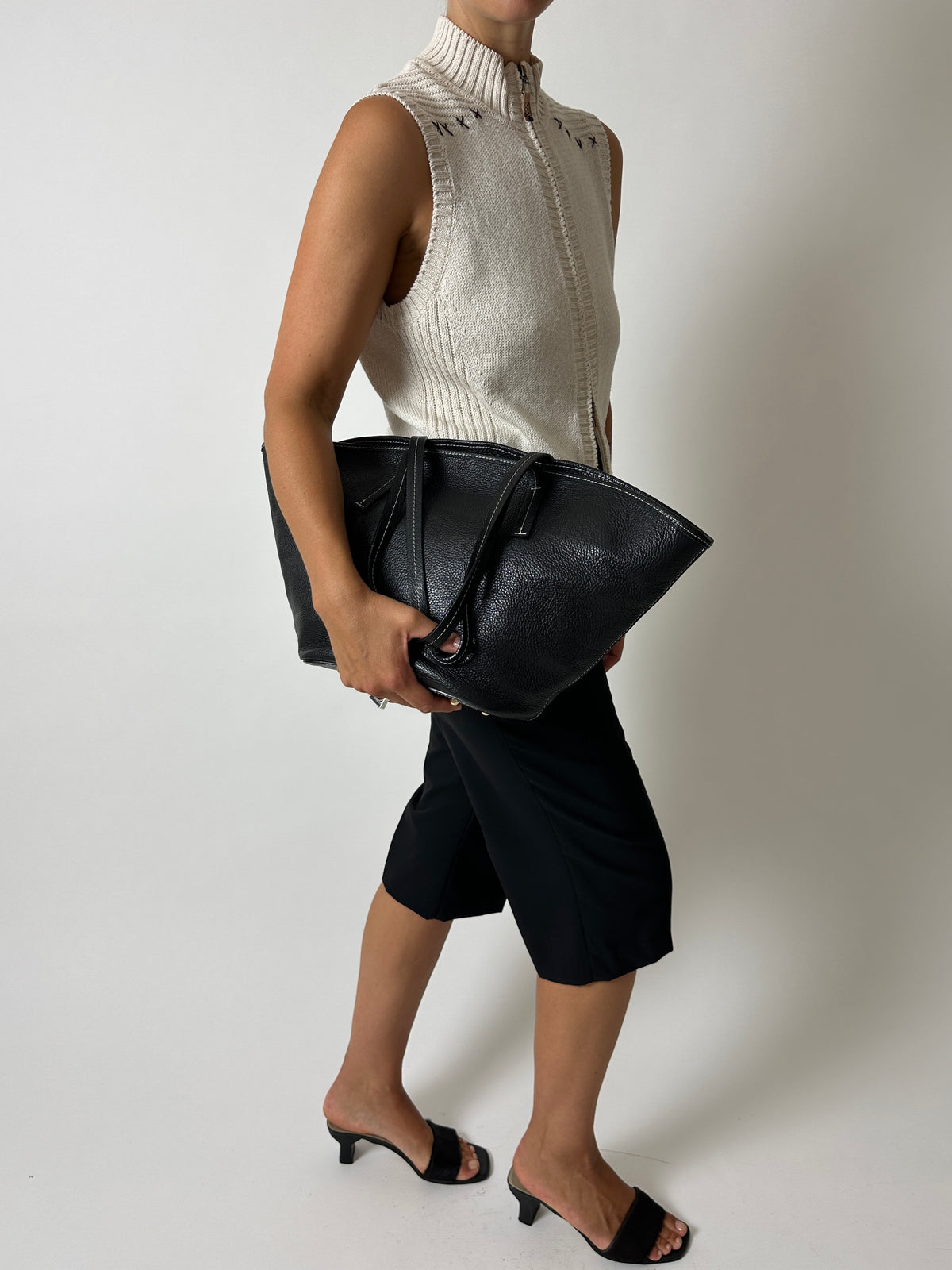 Zip-up sleeveless vest | Soft ecru