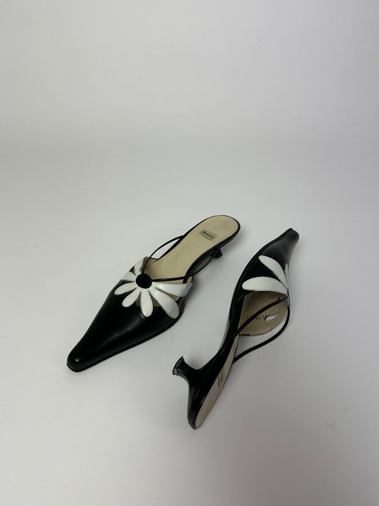 Leather flower detail mules | Black