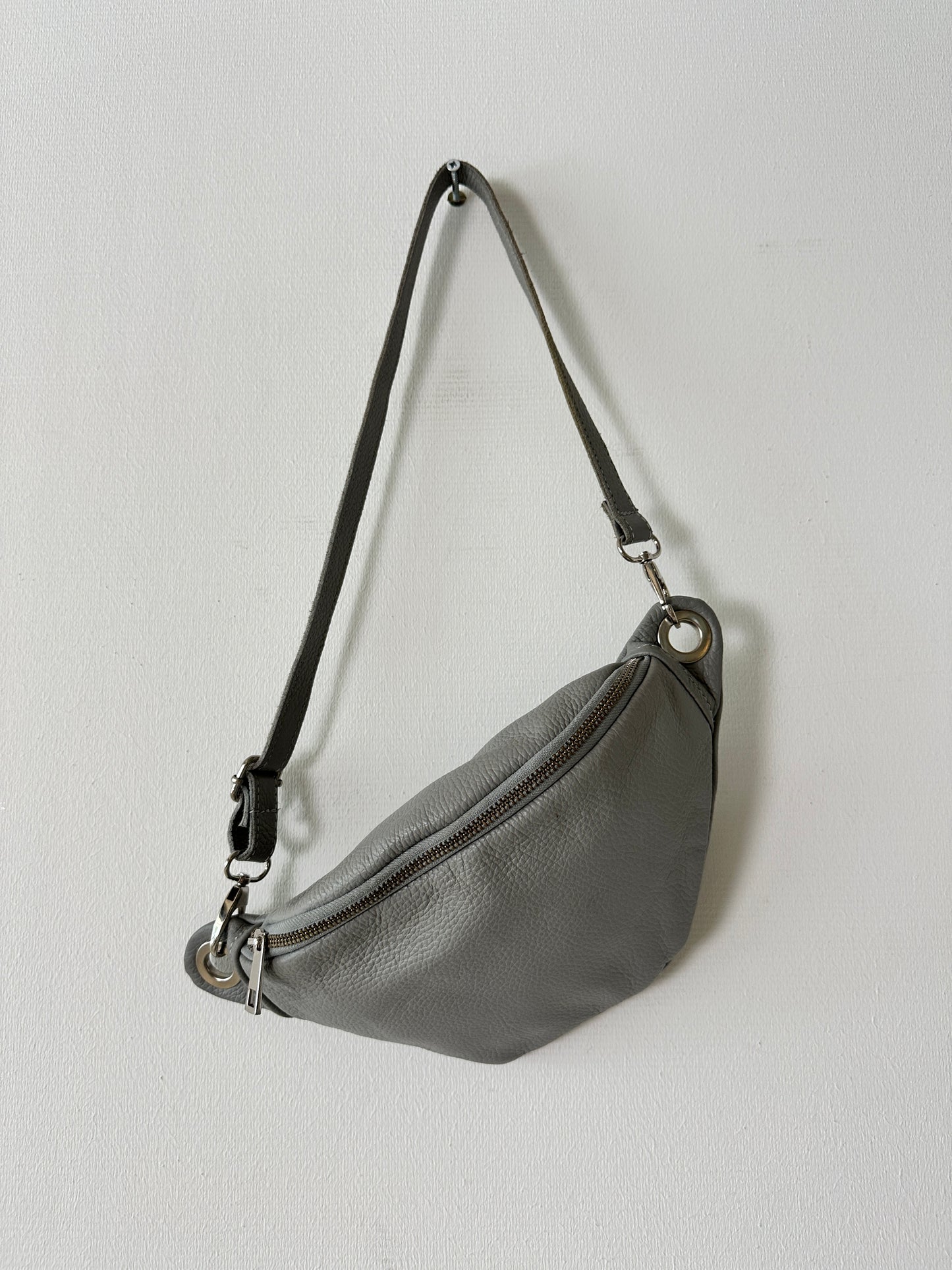 Leather belt bag | Soft grey