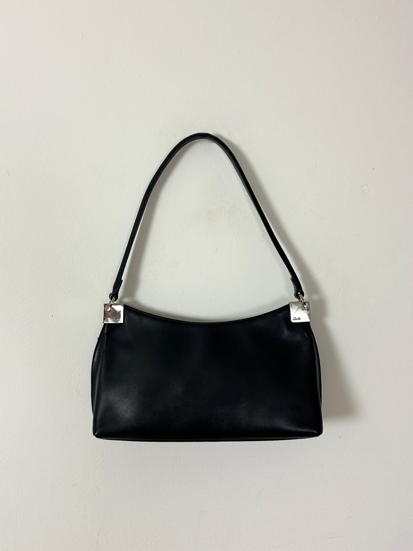 Leather shoulder bag | Black