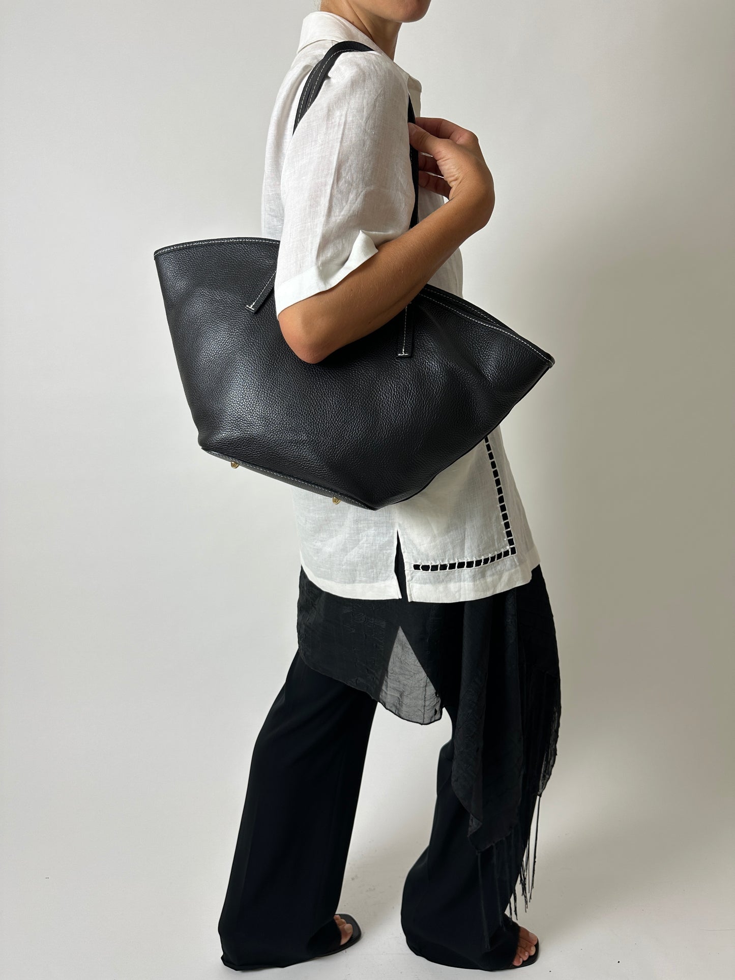 Leather shoulder bag | Black