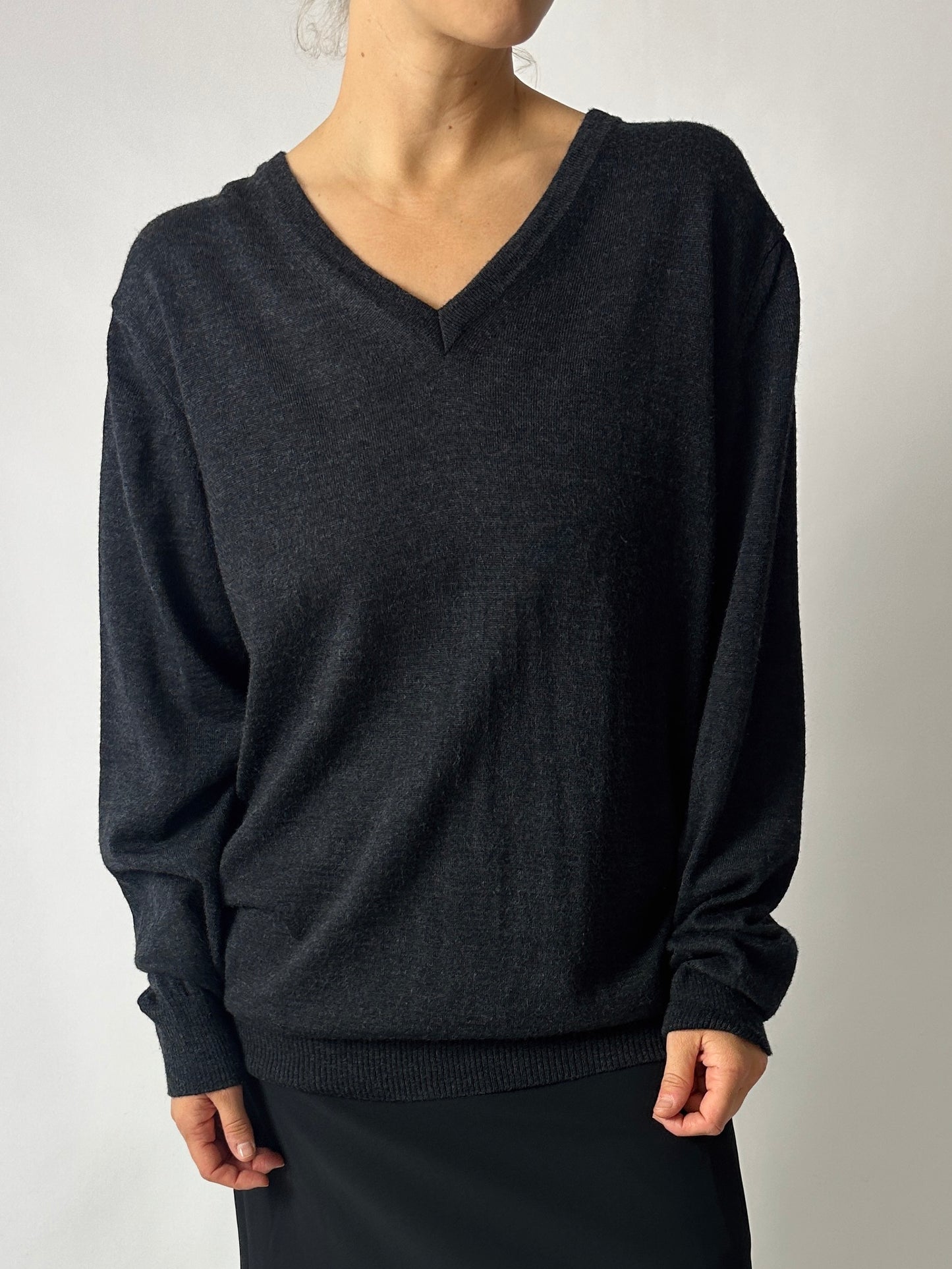V-neck wool blend jumper | Dark grey