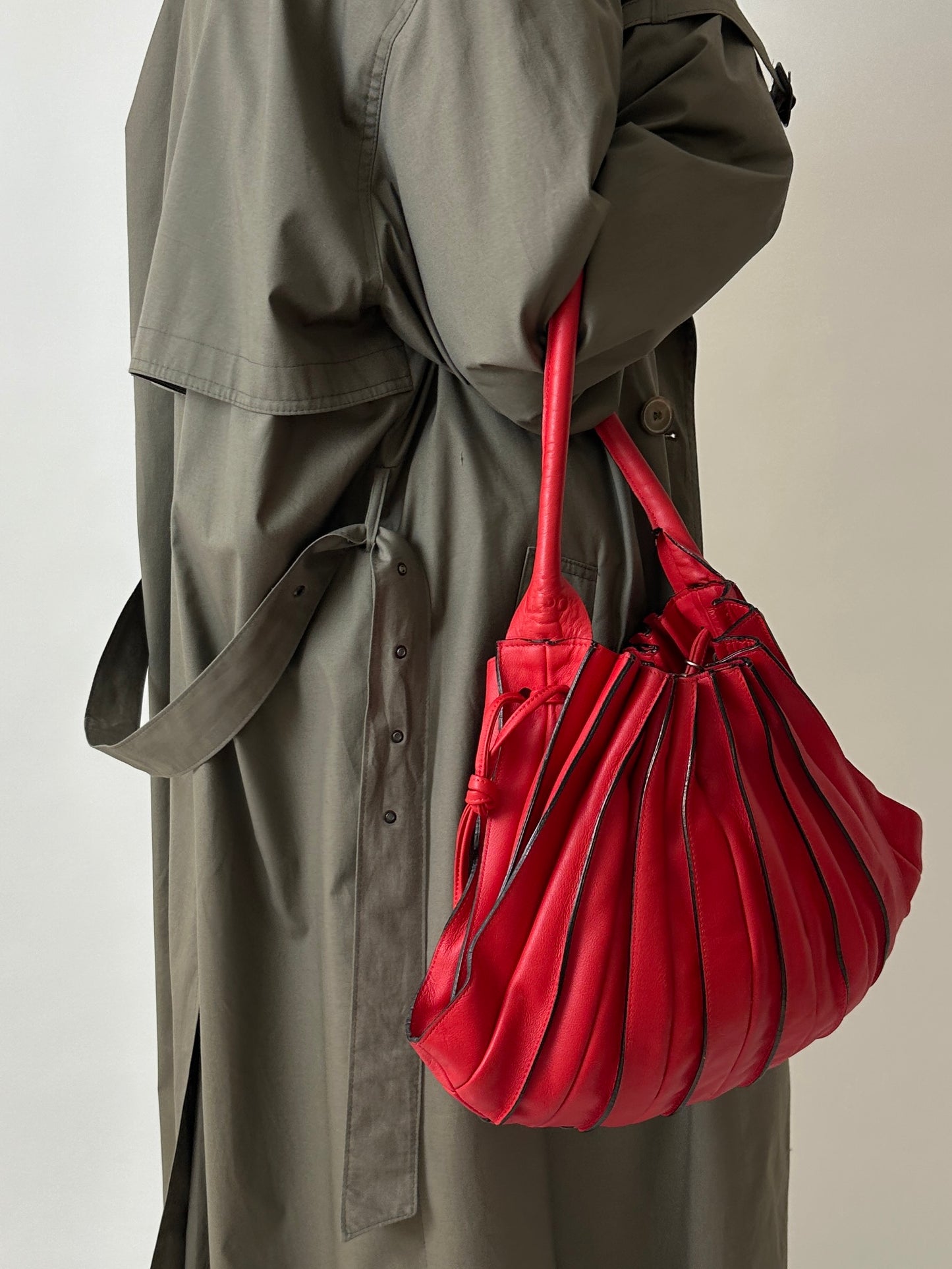 Leather pleated shoulder bag | Red