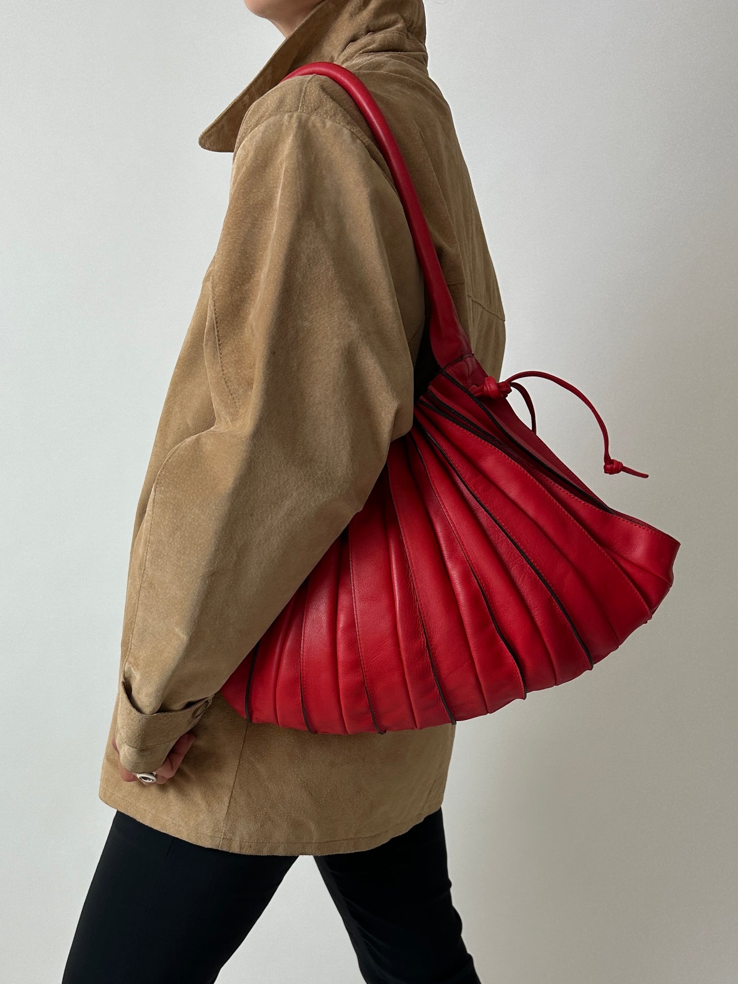 Leather pleated shoulder bag | Red