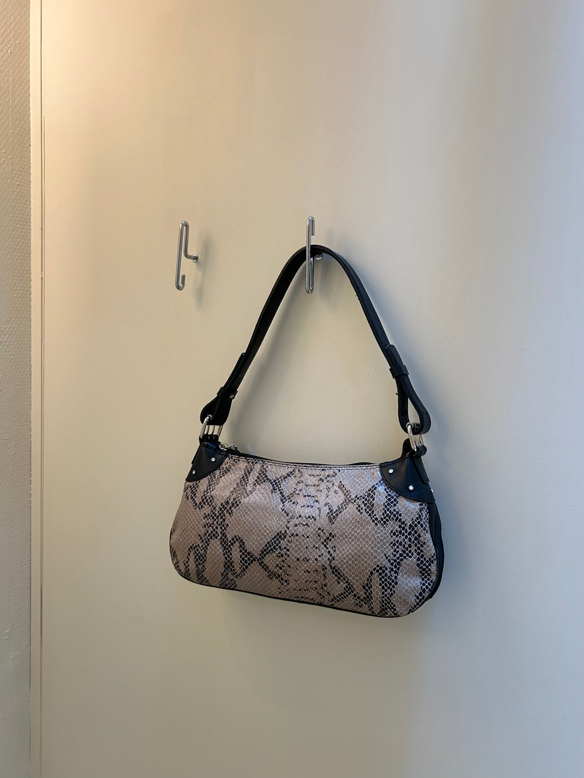 Snake leather bag | Beige / Black