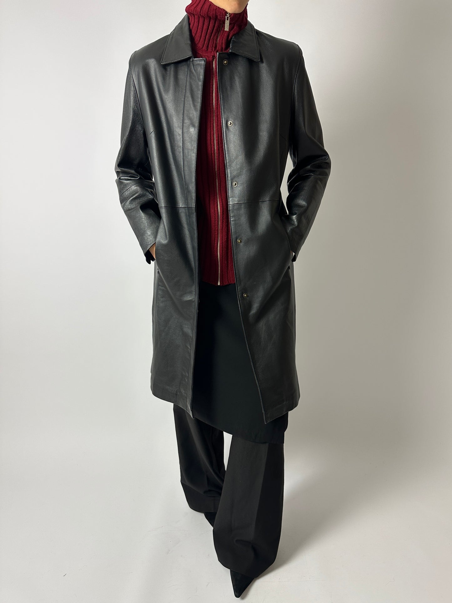 Long minimalist leather coat | Black