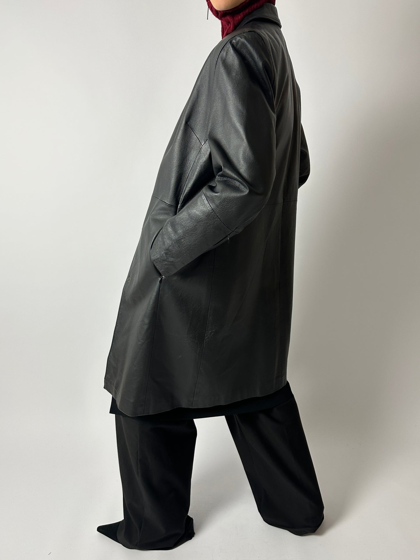 Long minimalist leather coat | Black