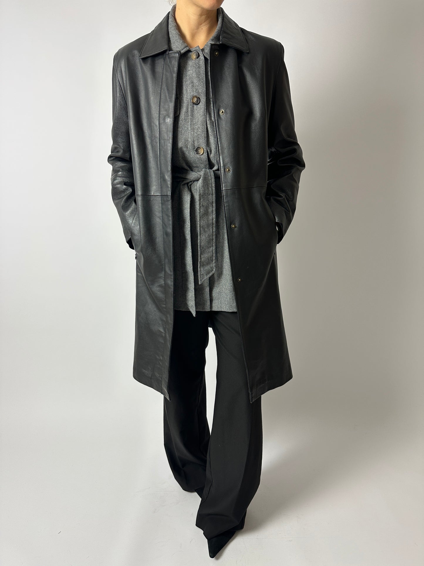 Long minimalist leather coat | Black