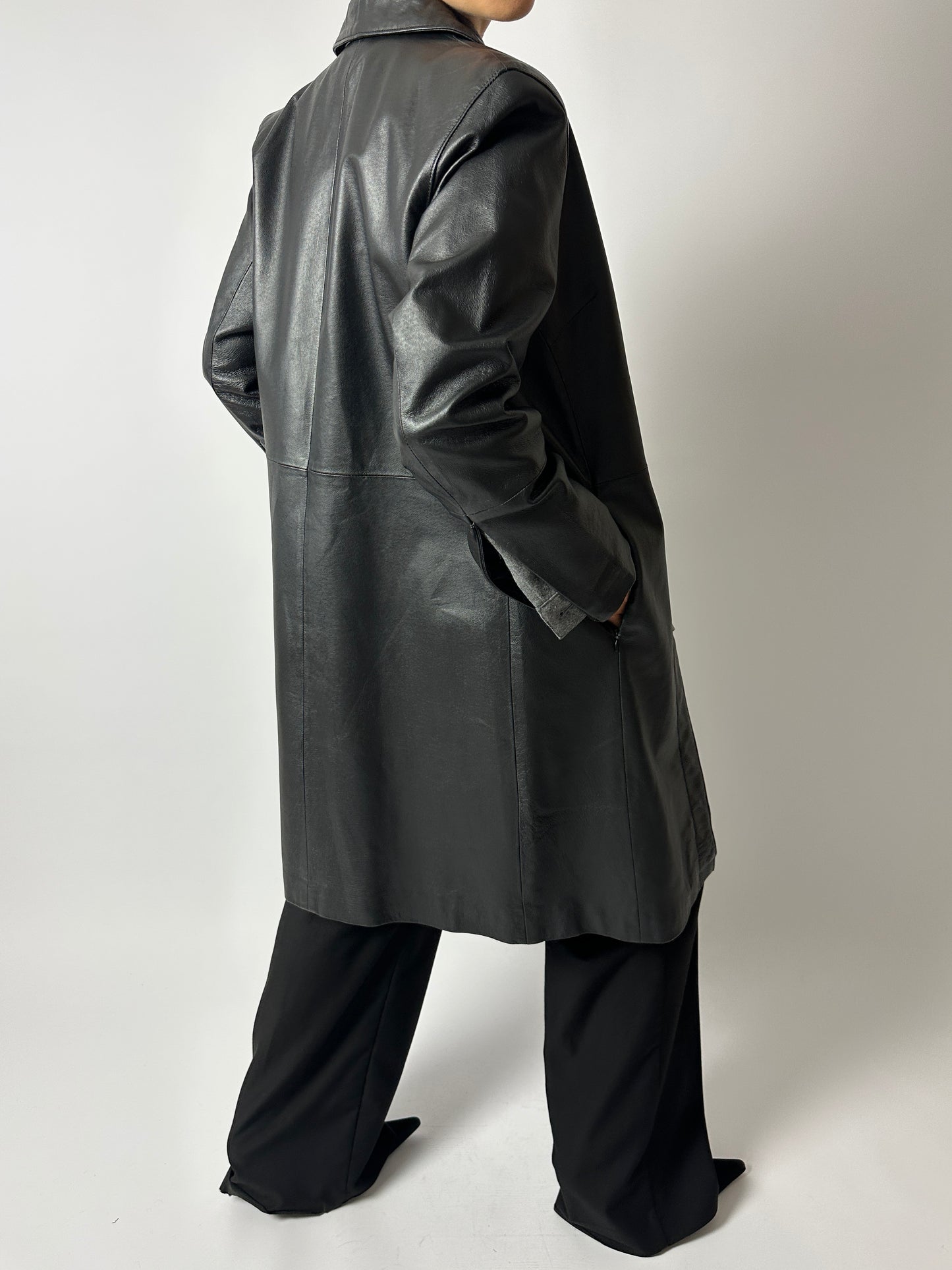 Long minimalist leather coat | Black