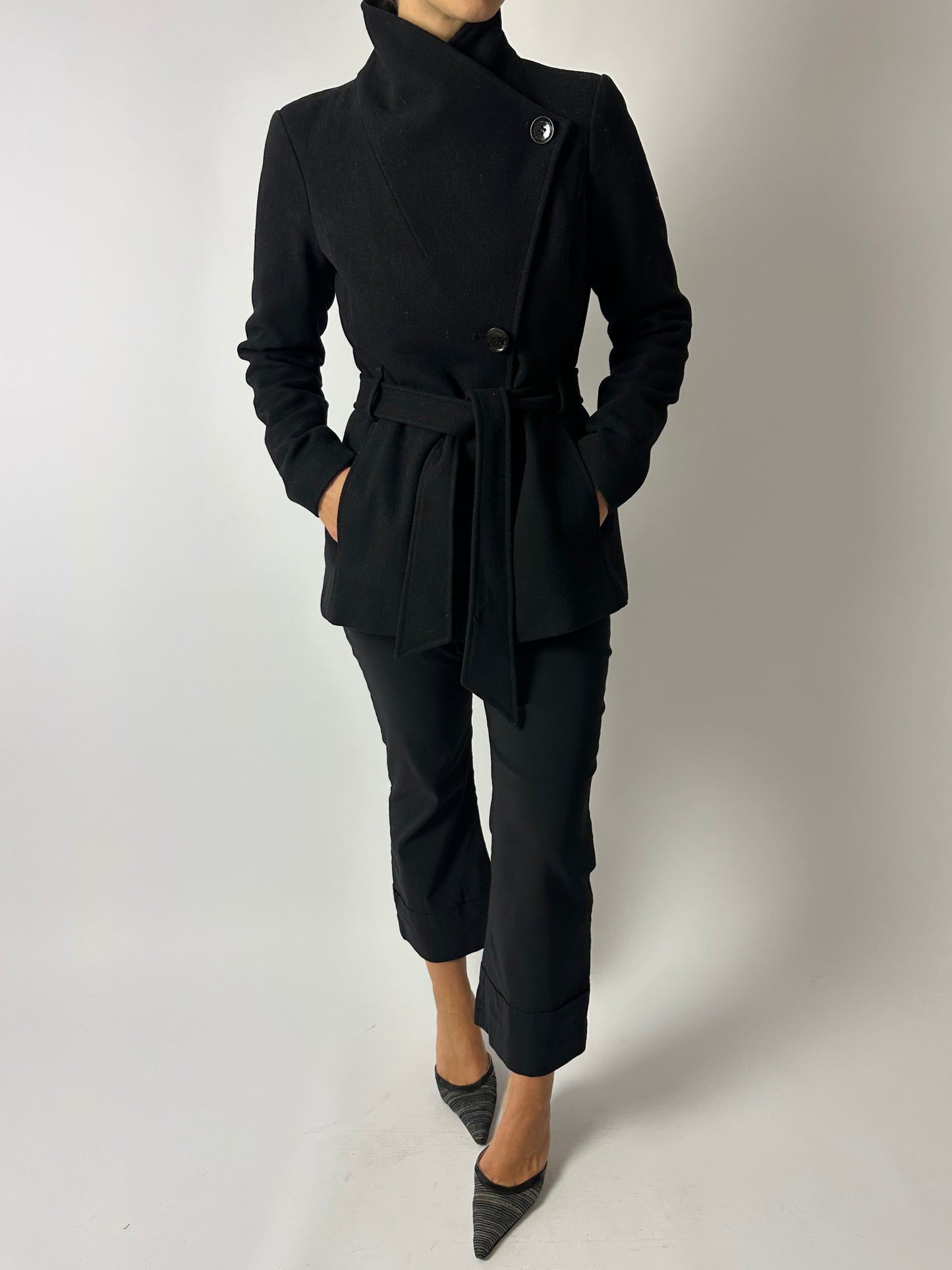 Fitted belted jacket | Black