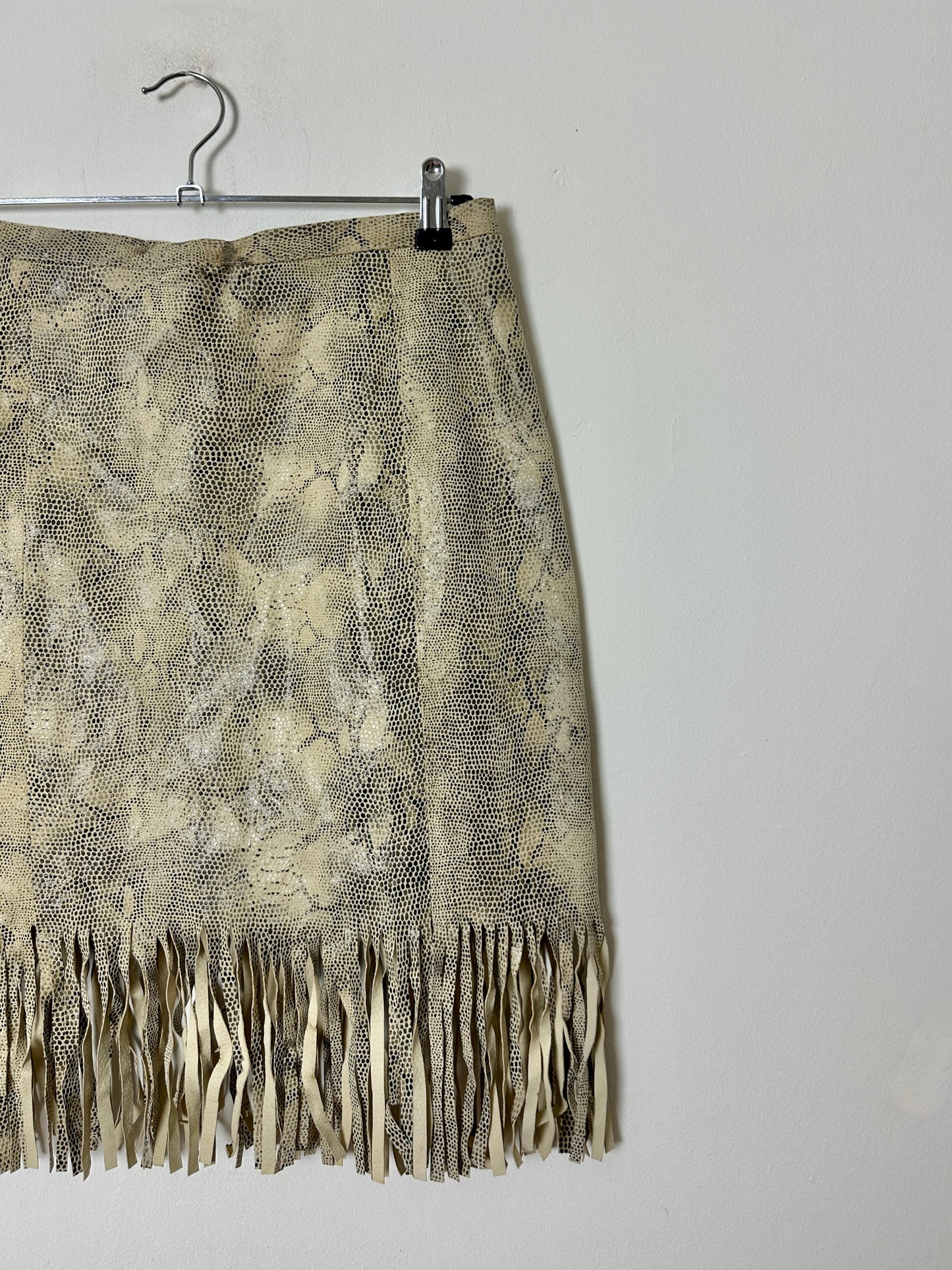 Leather snake fringed skirt | Beige
