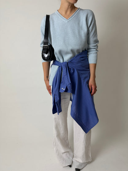 V-neck sweater | Light blue