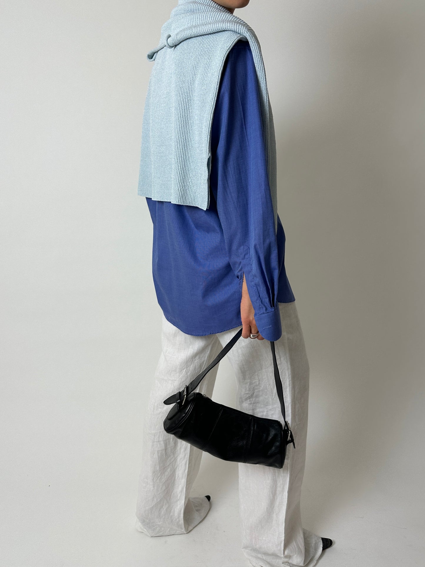 V-neck sweater | Light blue