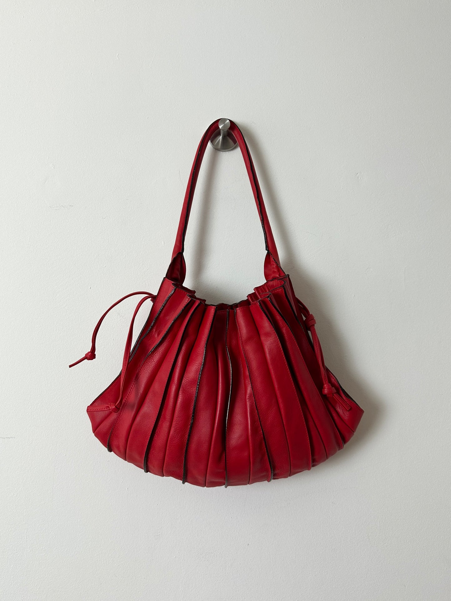 Leather pleated shoulder bag | Red
