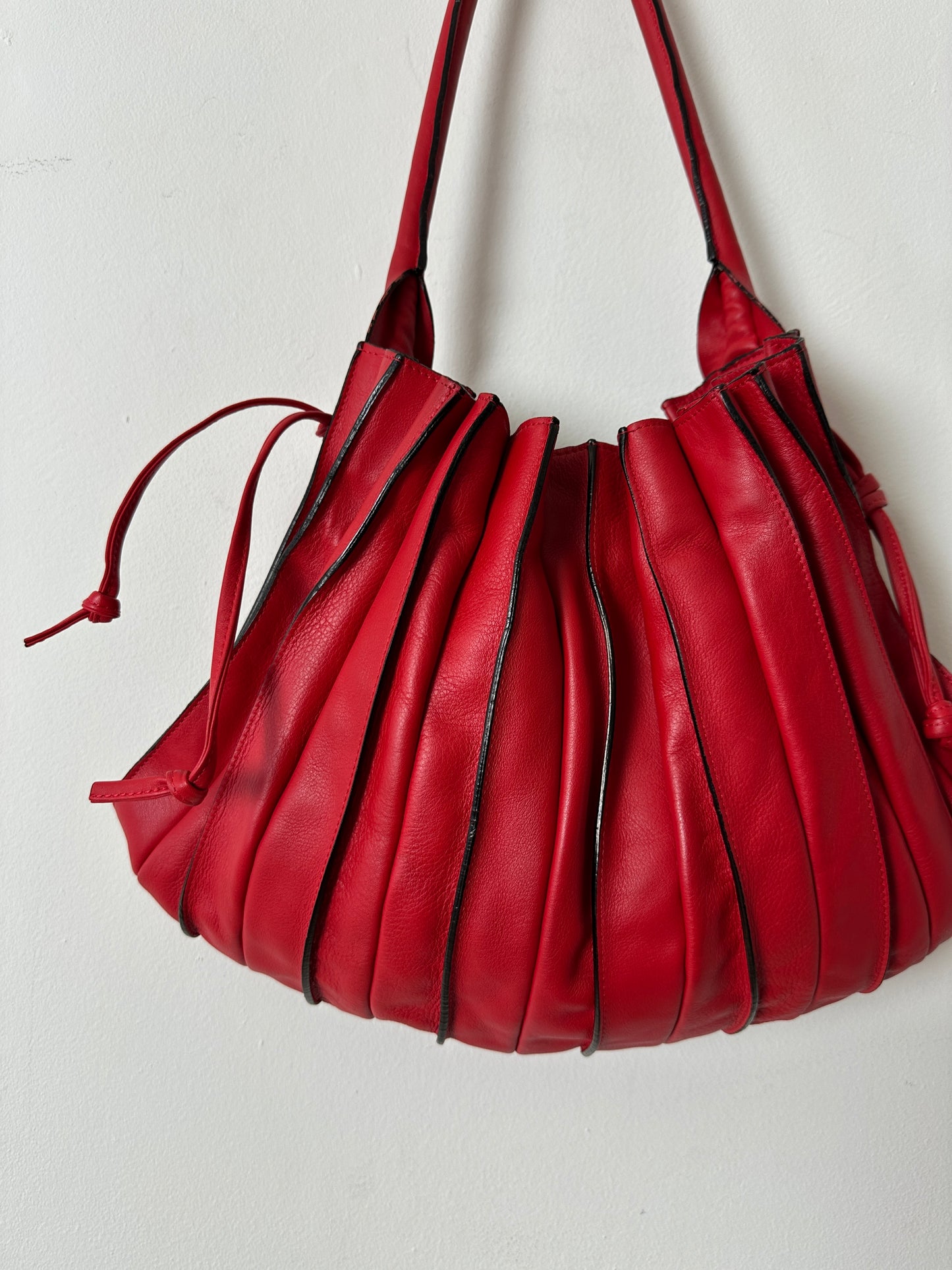 Leather pleated shoulder bag | Red