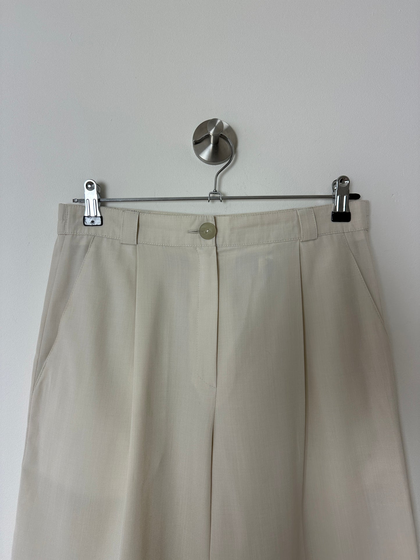 Long shorts | Cream white