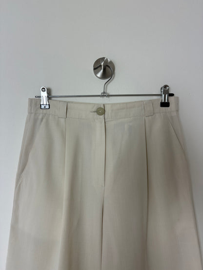 Long shorts | Cream white