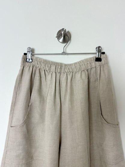 Cropped linen trousers | Soft beige