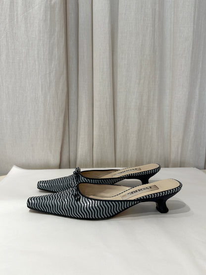 Leather pointy mules | Light blue