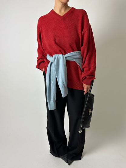 Lambswool v-neck jumper | Red