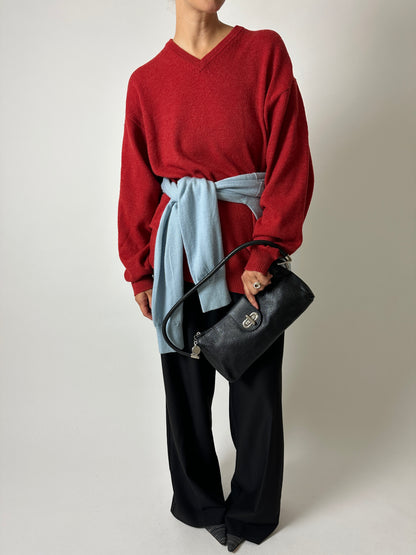 Lambswool v-neck jumper | Red
