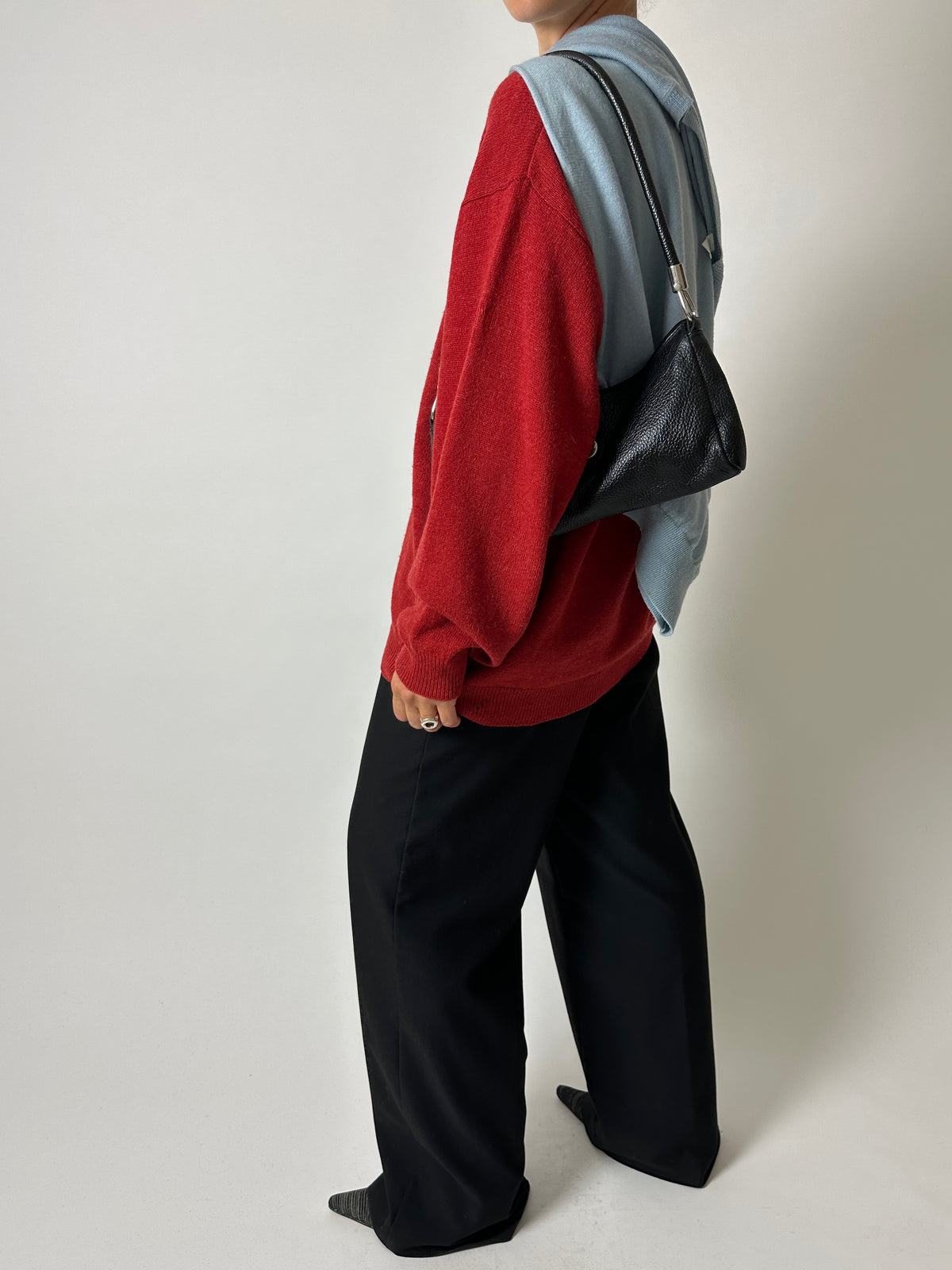 Lambswool v-neck jumper | Red