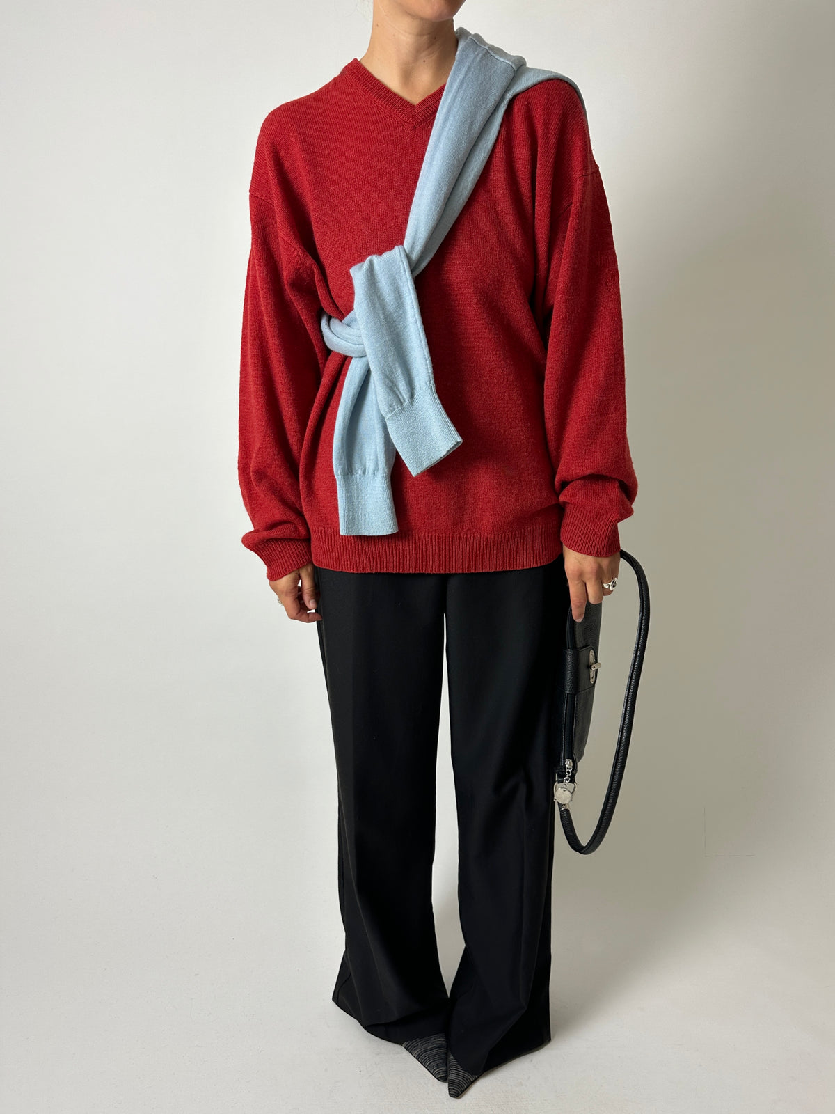 Lambswool v-neck jumper | Red
