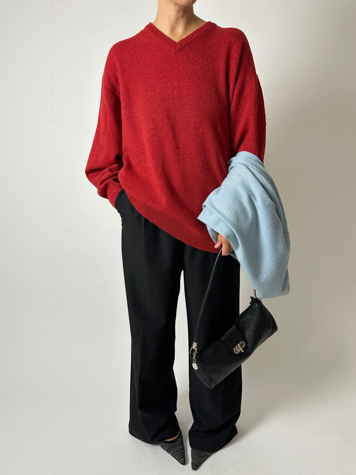Lambswool v-neck jumper | Red