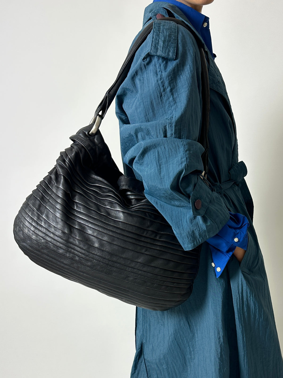 Leather shoulder bag | Black