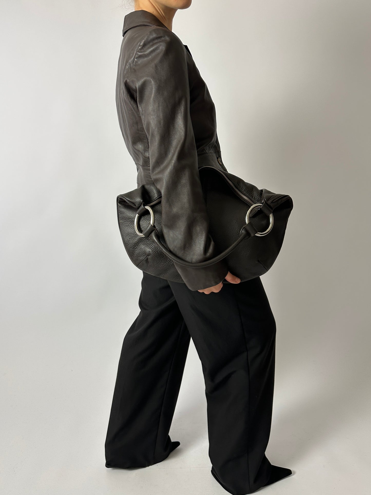 Leather shoulder bag | Dark brown