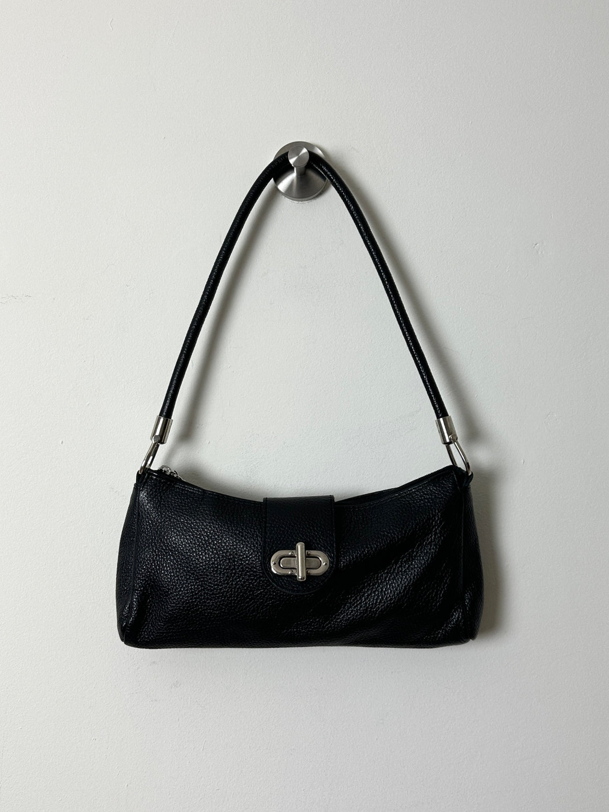 Leather shoulder bag | Black