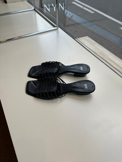 Leather heeled sandals | Black