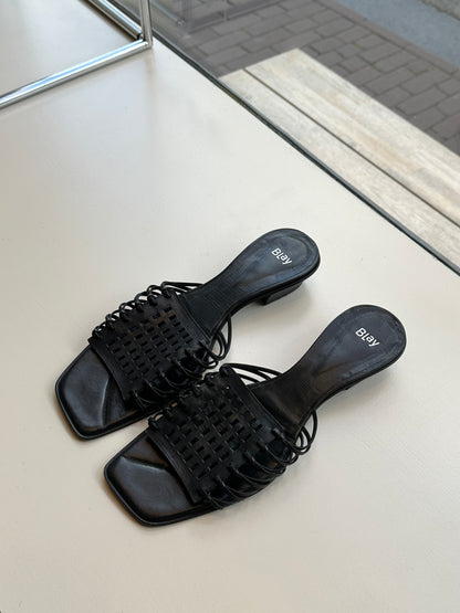 Leather heeled sandals | Black