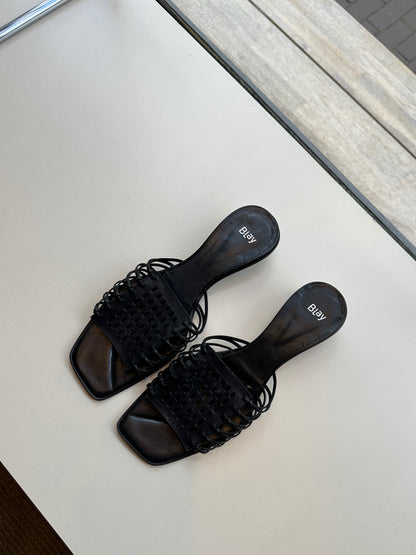 Leather heeled sandals | Black