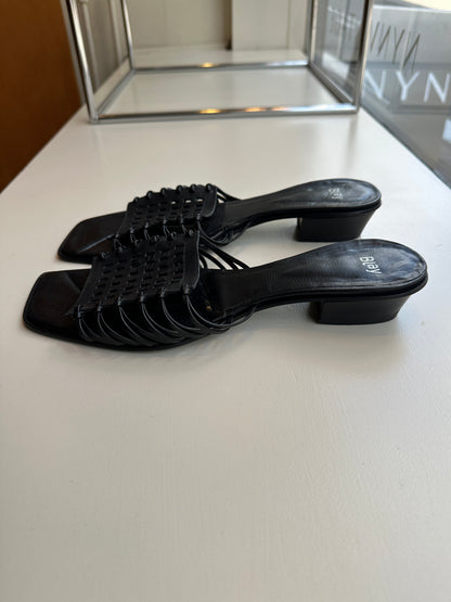 Leather heeled sandals | Black