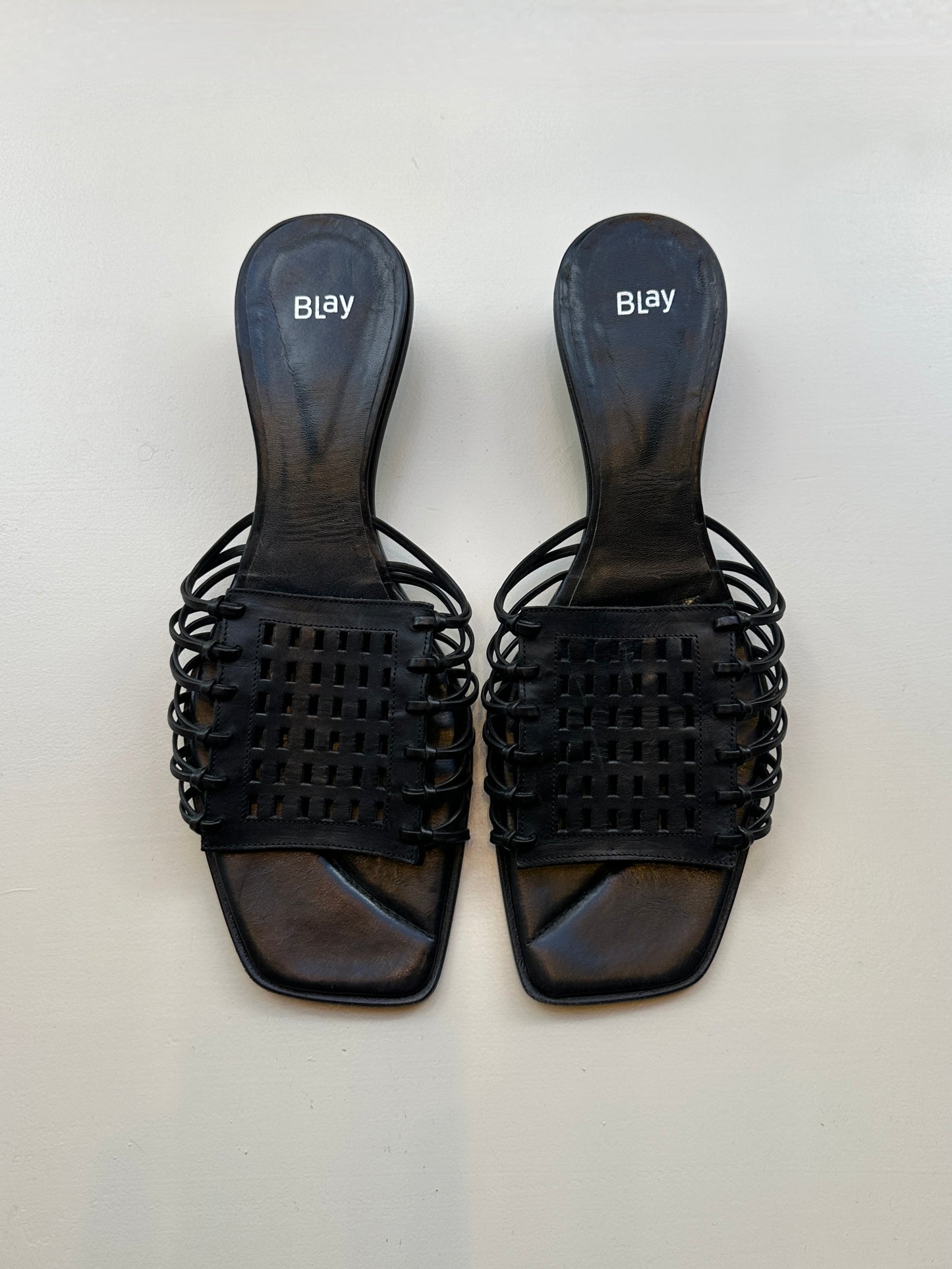 Leather heeled sandals | Black