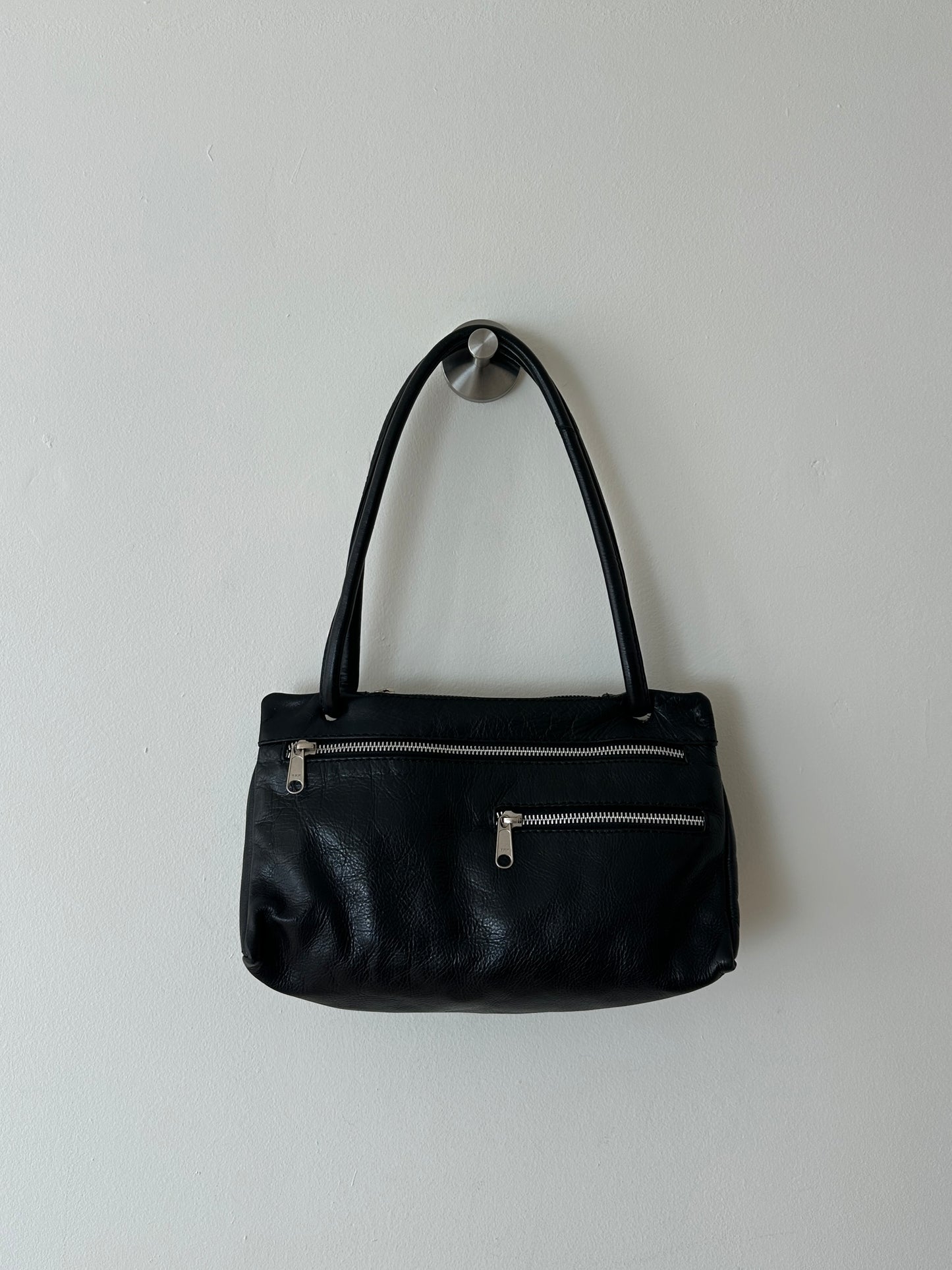 Leather zip shoulder bag | Black