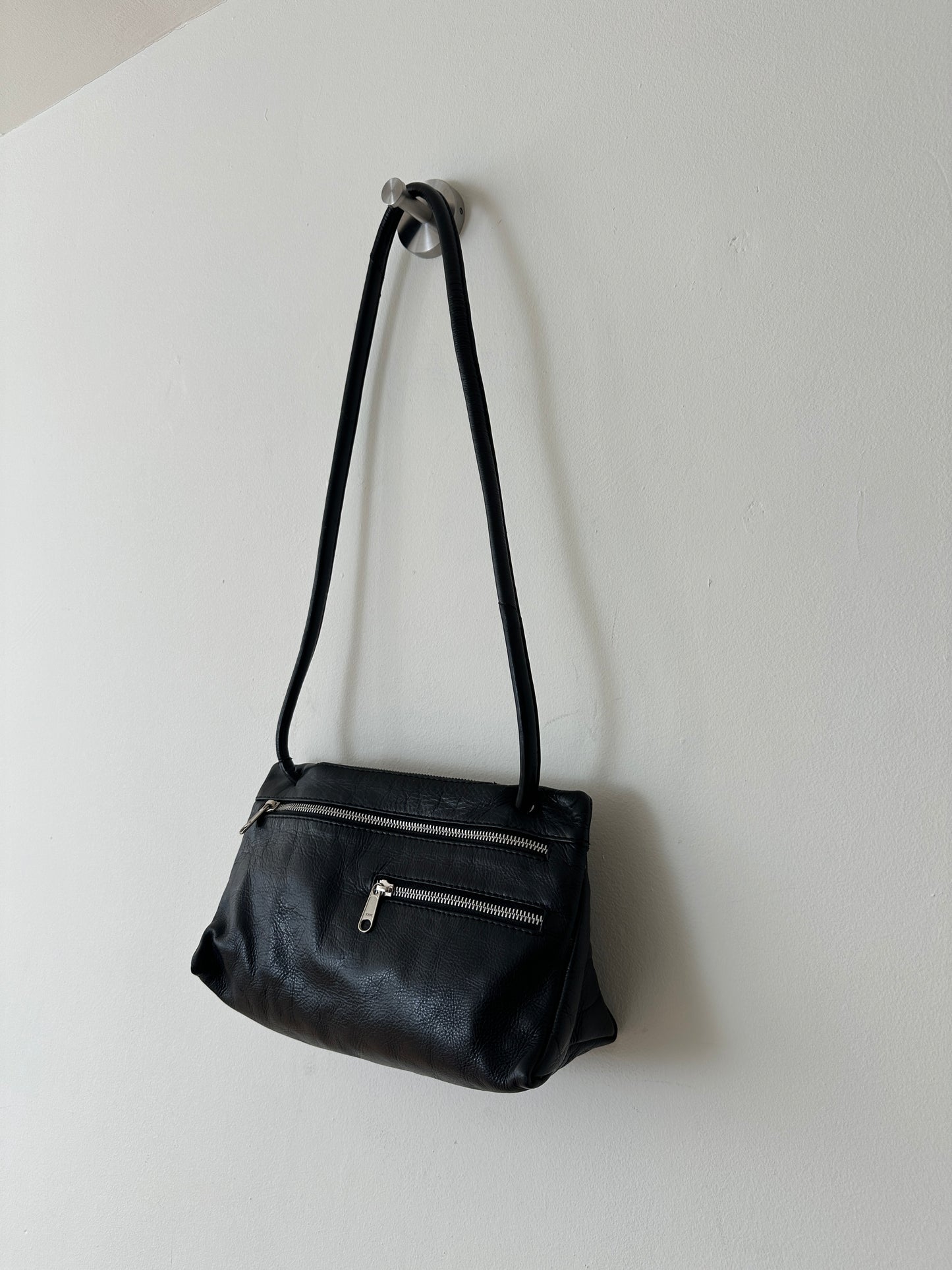 Leather zip shoulder bag | Black